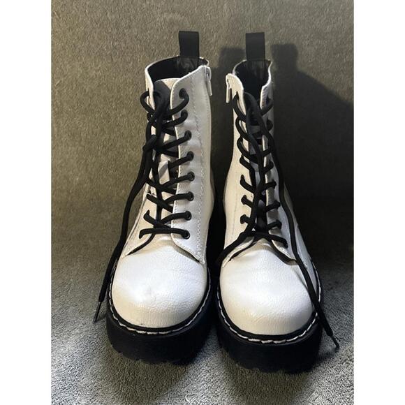 UNIONBAY Womens White Hayden motorcycle boots: size 6.5 medium width - Picture 3 of 7